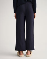 Calças desportivas evasê