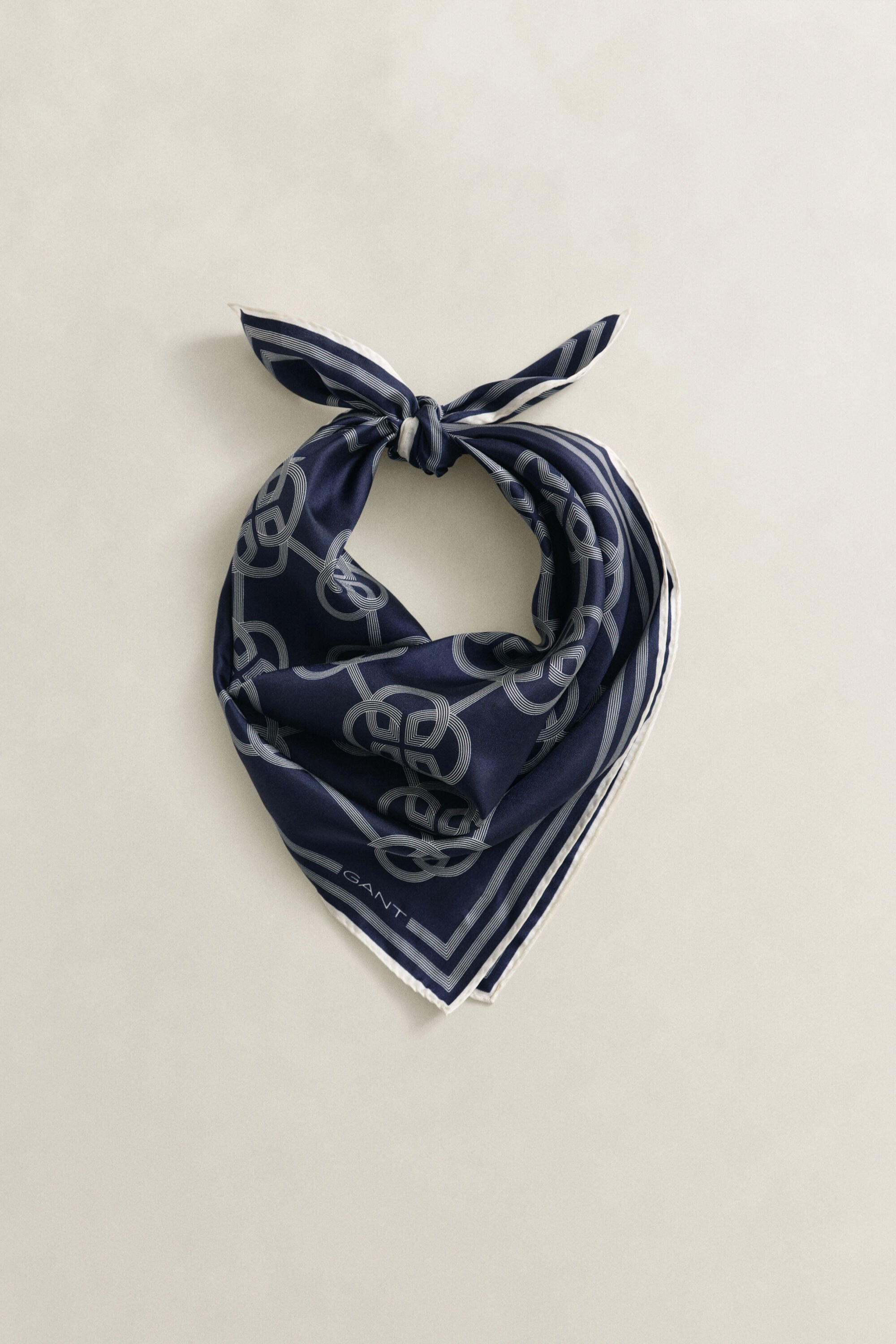 Lenço em seda com estampado Monogram