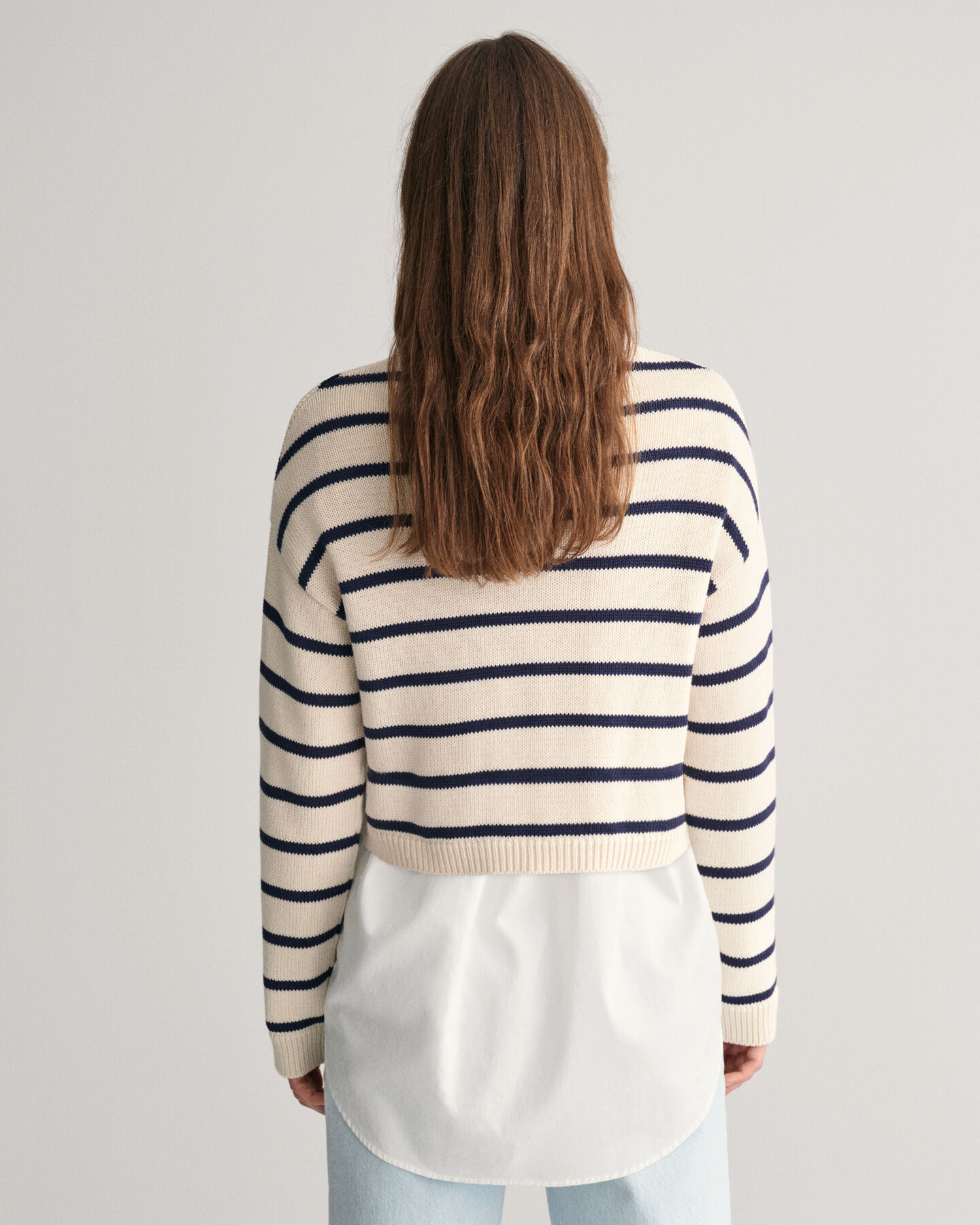 Pulover com decote redondo às riscas