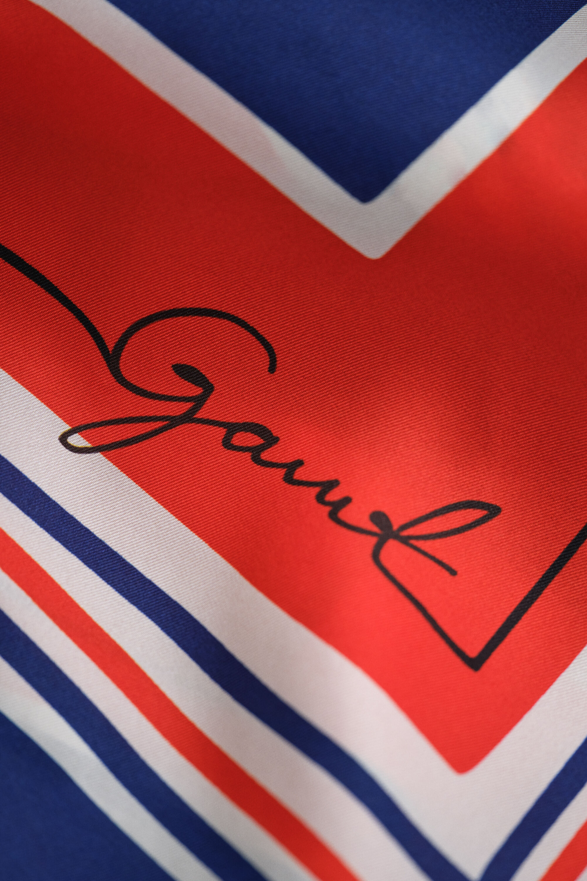 Lenço em seda às riscas náuticas