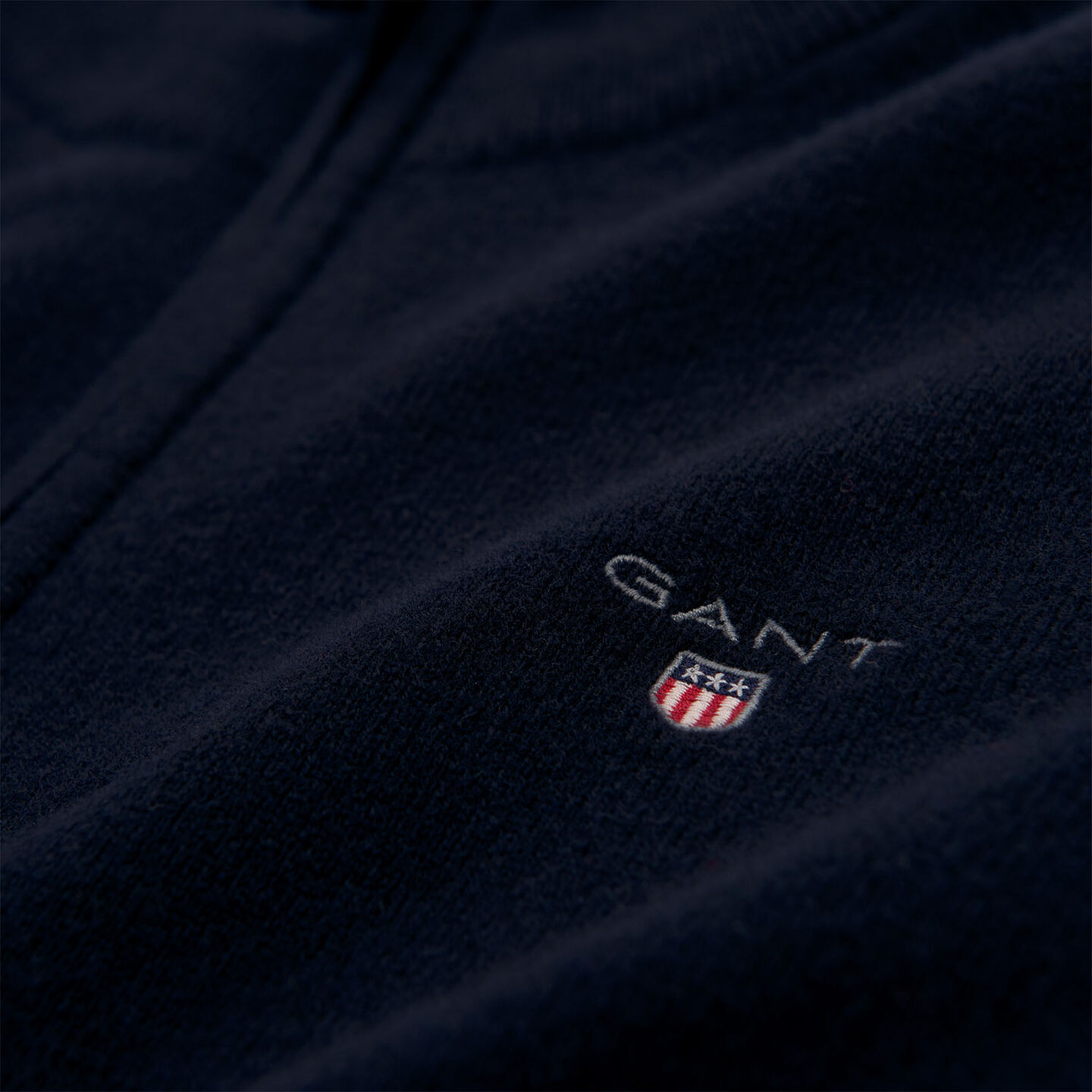 Casaco com fecho em lã extrafina