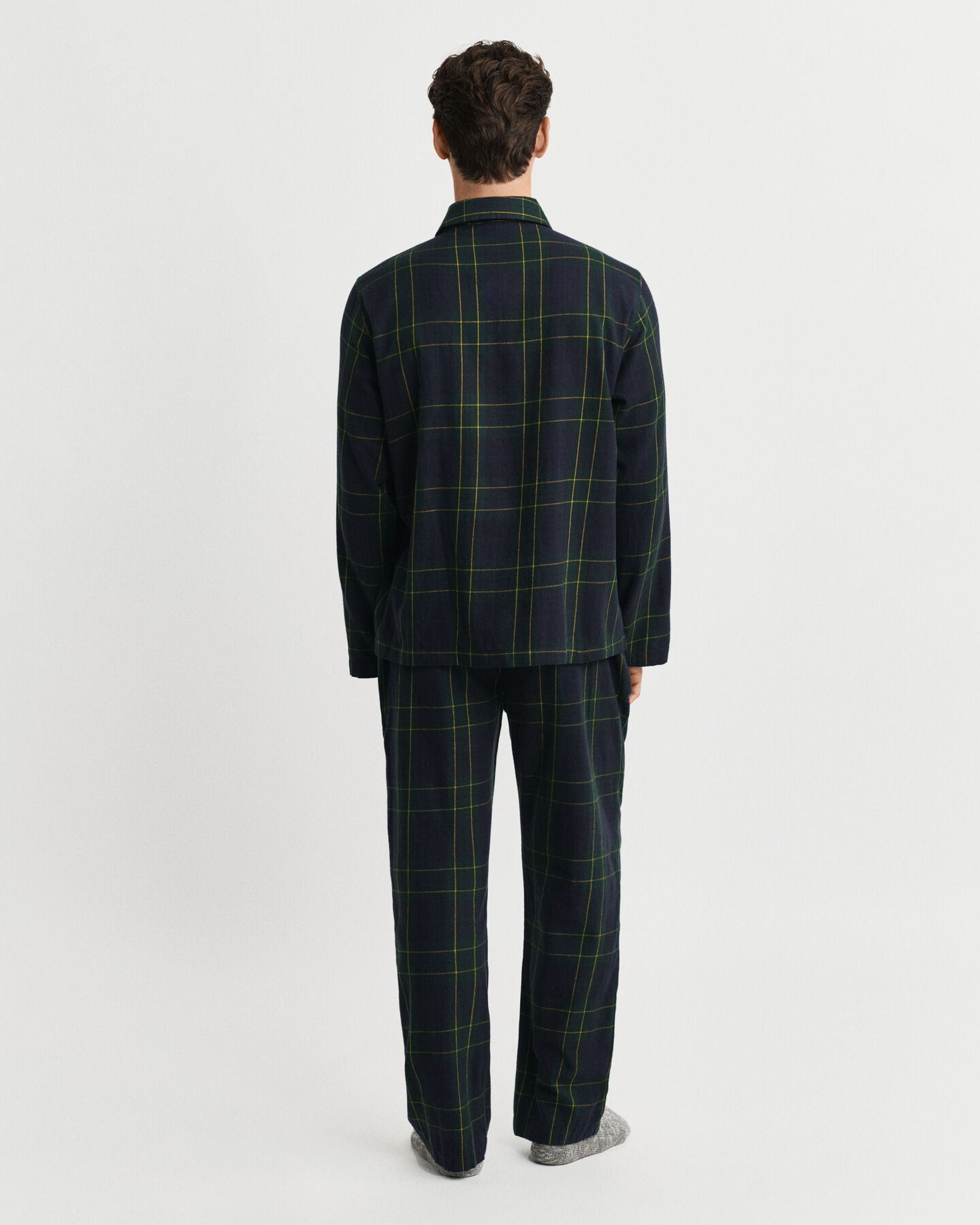 Caixa de presente com pijama em flanela com padrão de xadrez