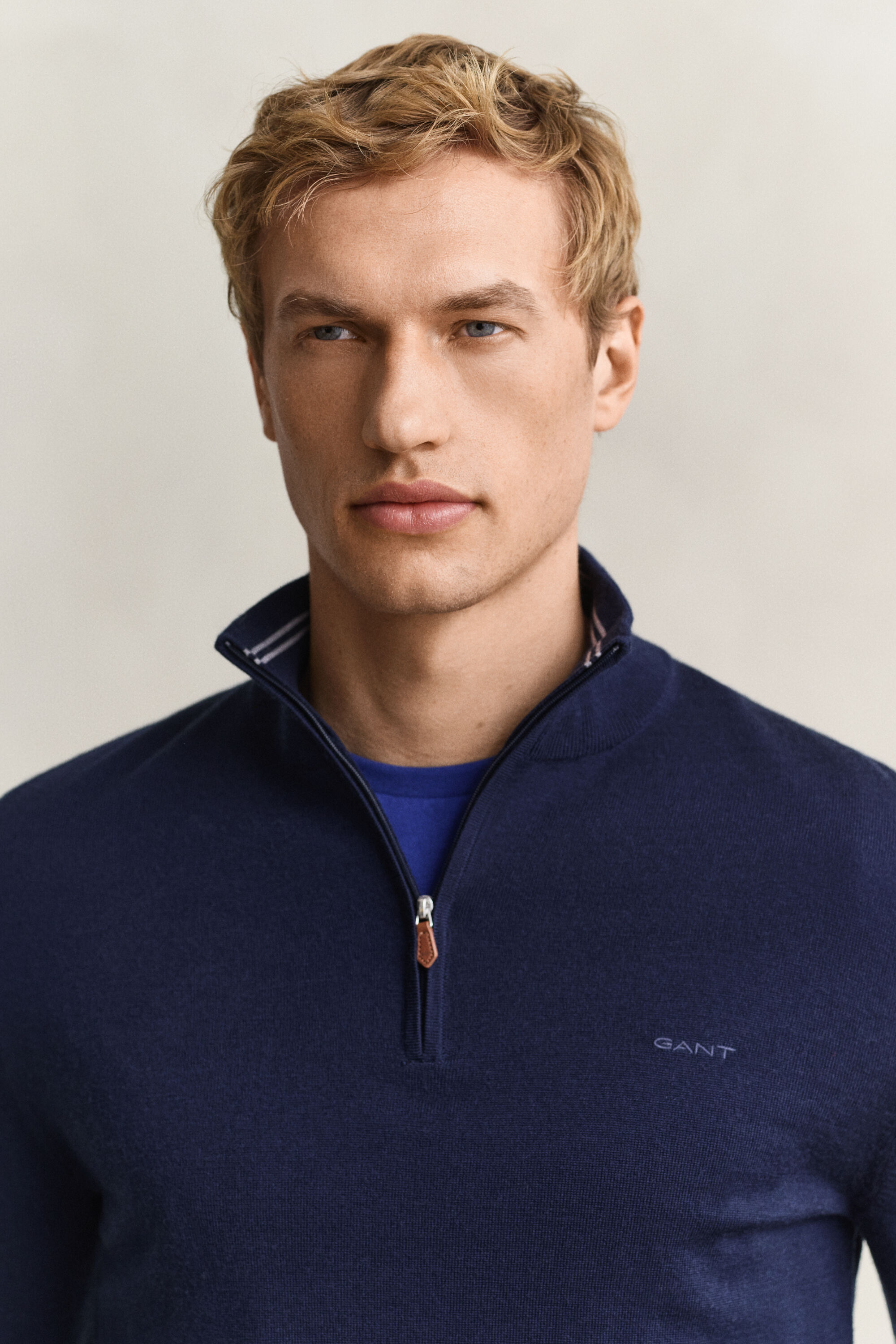 Camisola de malha com meio fecho de correr em lã de merino