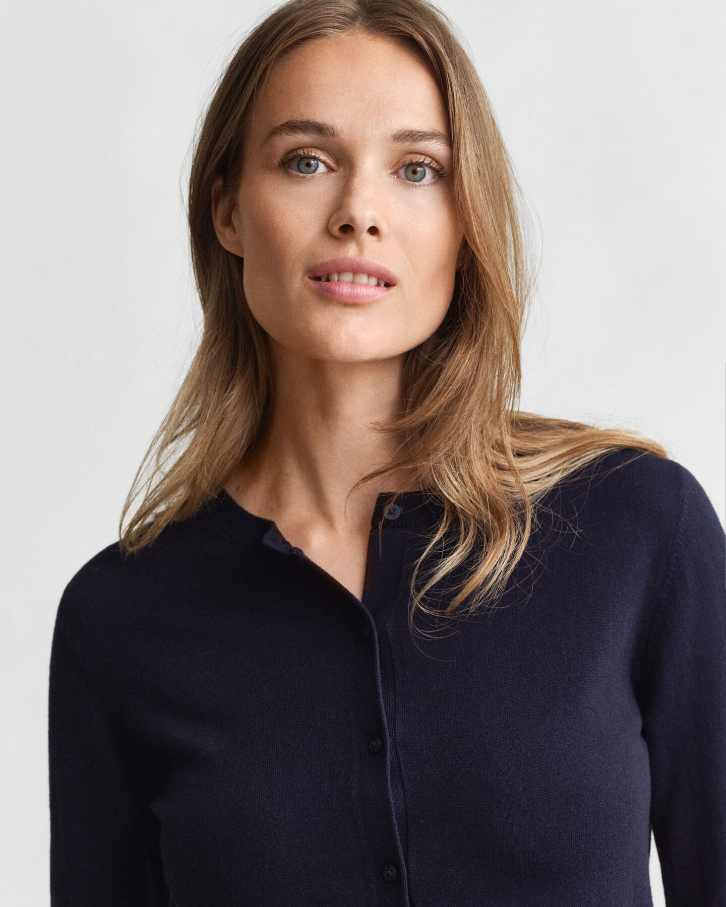 Casaco de malha com decote redondo leve