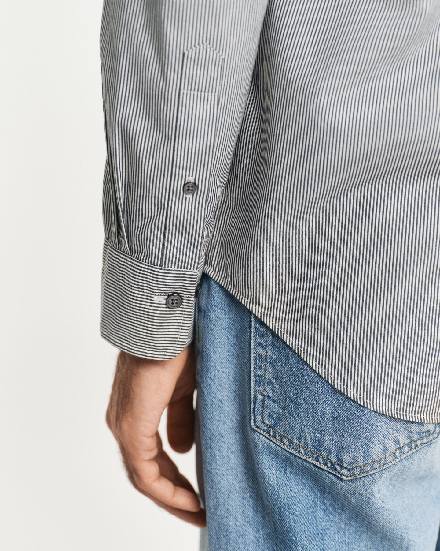 Camisa em popelina às riscas finas Classic regular fit