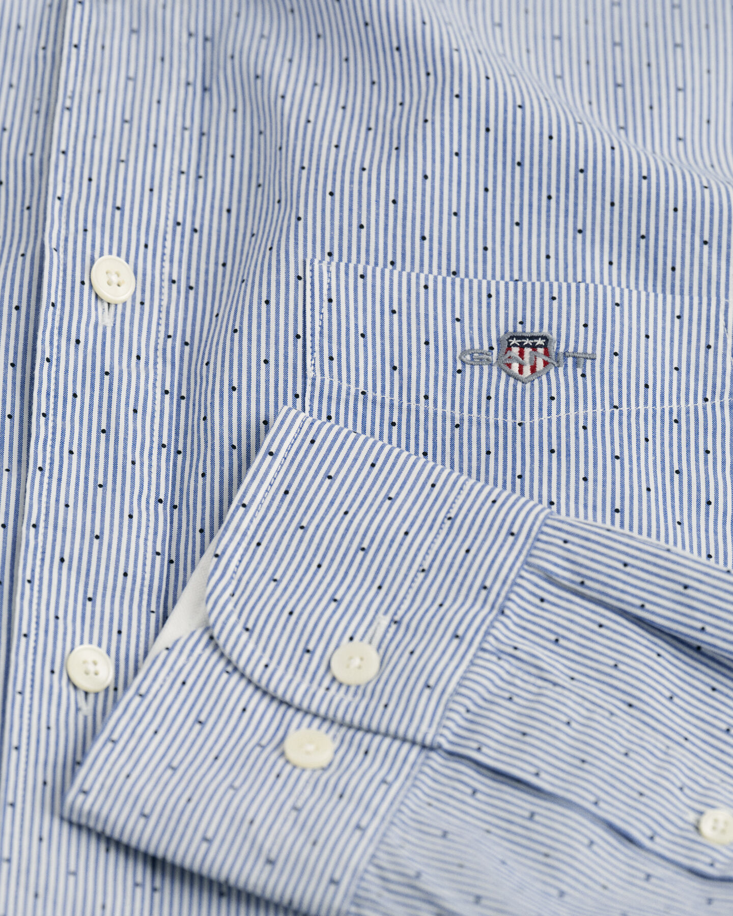 Camisa às bolinhas pequenas regular fit