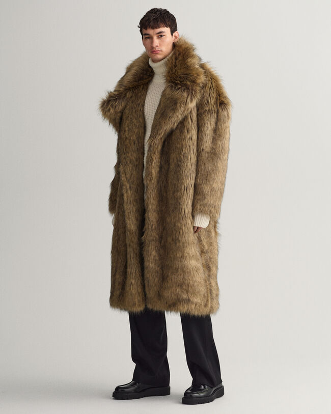 Sobretudo em pelo falso