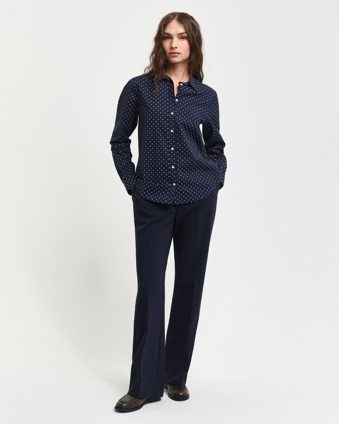 Camisa em voile de algodão com estampado às bolinhas regular fit