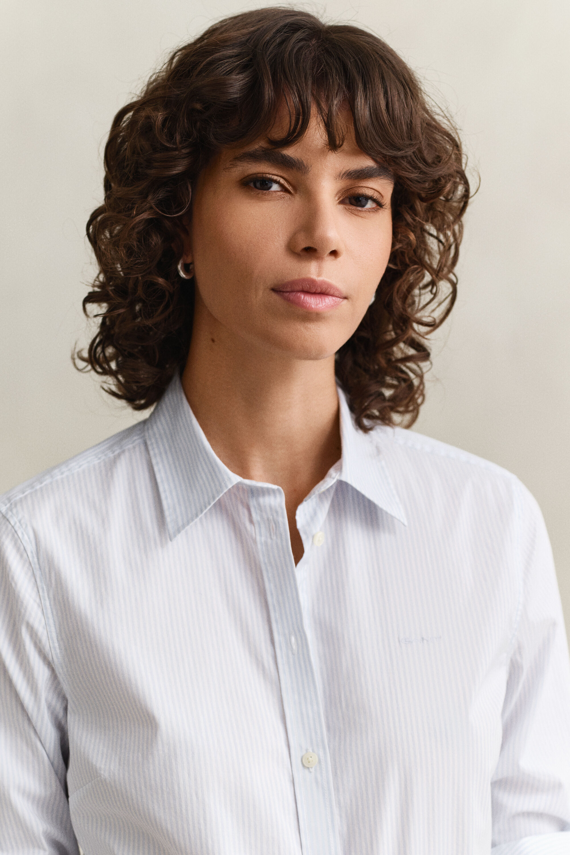 Camisa em popelina às riscas slim fit