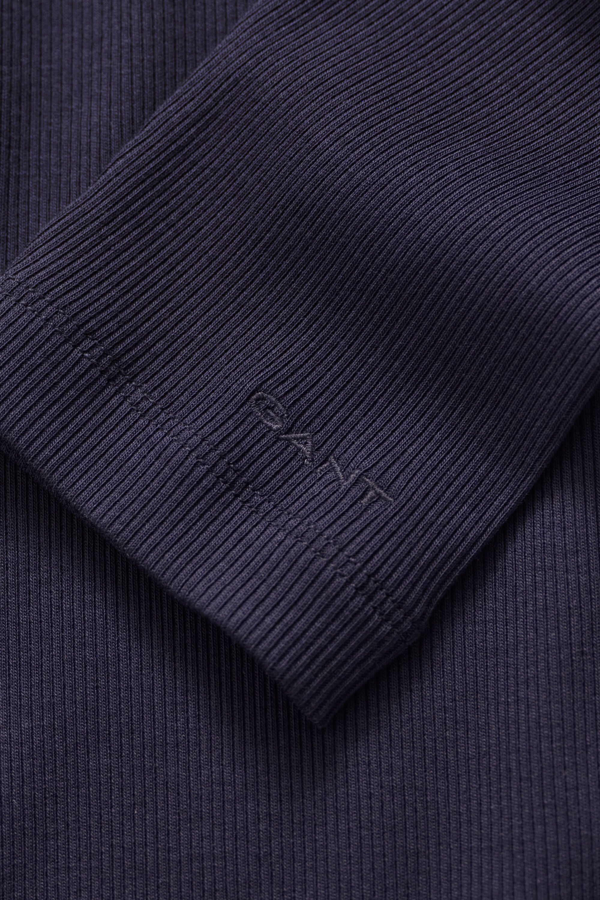 Camisola de gola alta canelada