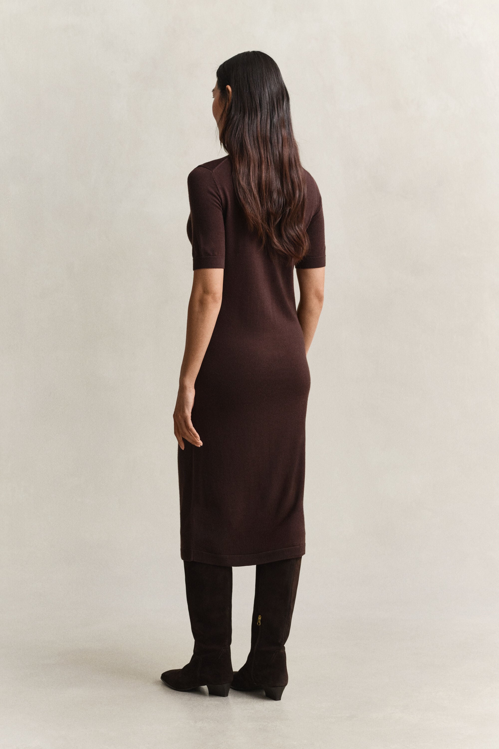 Vestido de gola alta em lã de merino