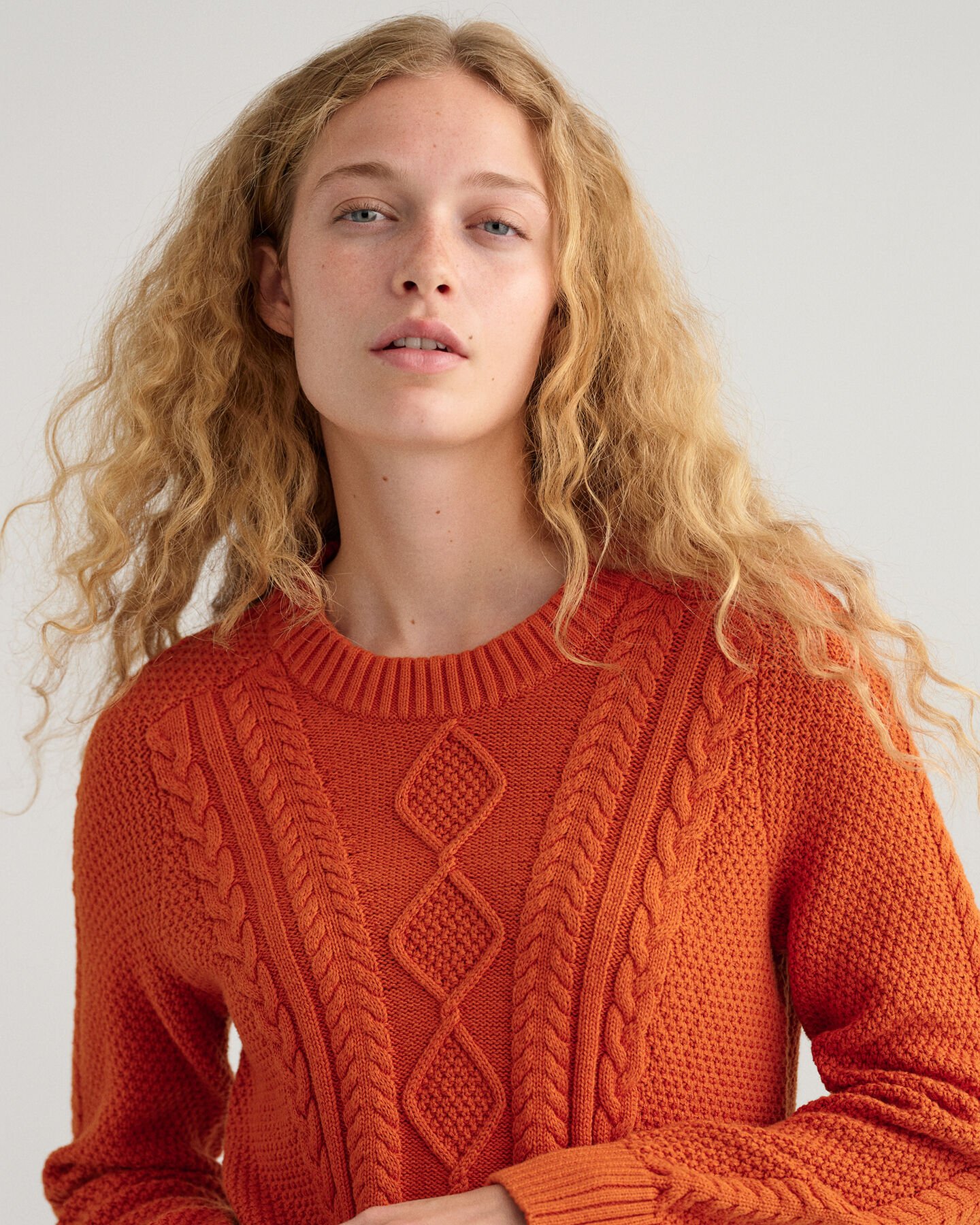 Pulover com decote redondo em malha entran&ccedil;ada