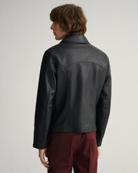 Blusão em pele curto