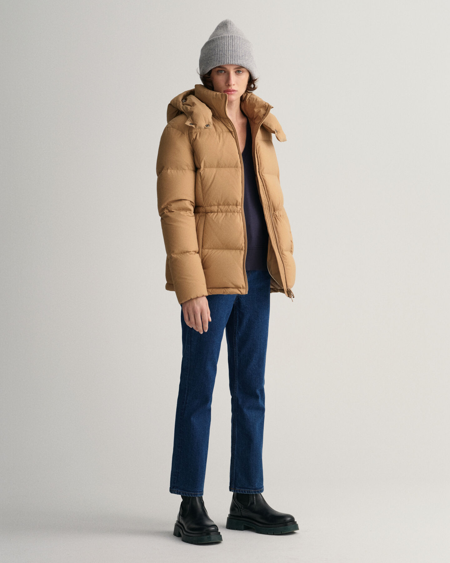 Blusão de penas com comprimento médio