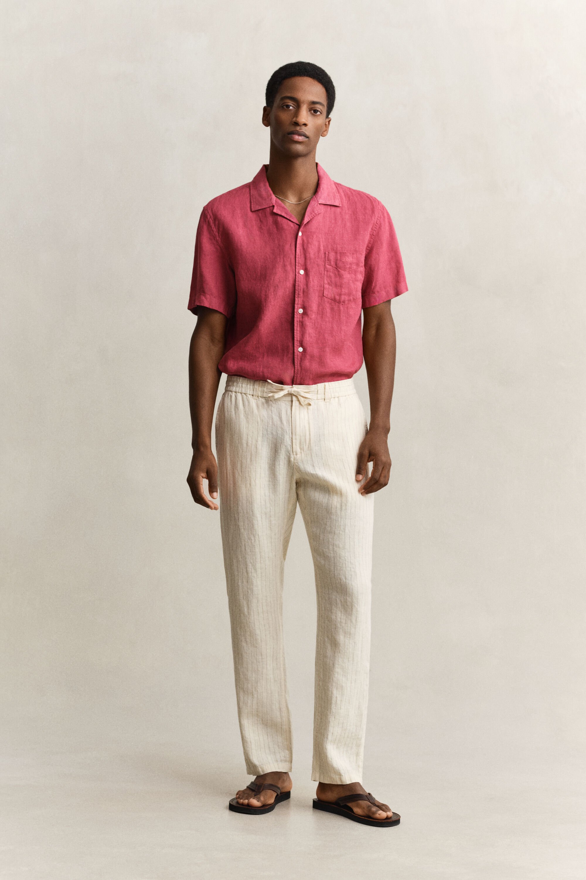 Calças em linho às riscas