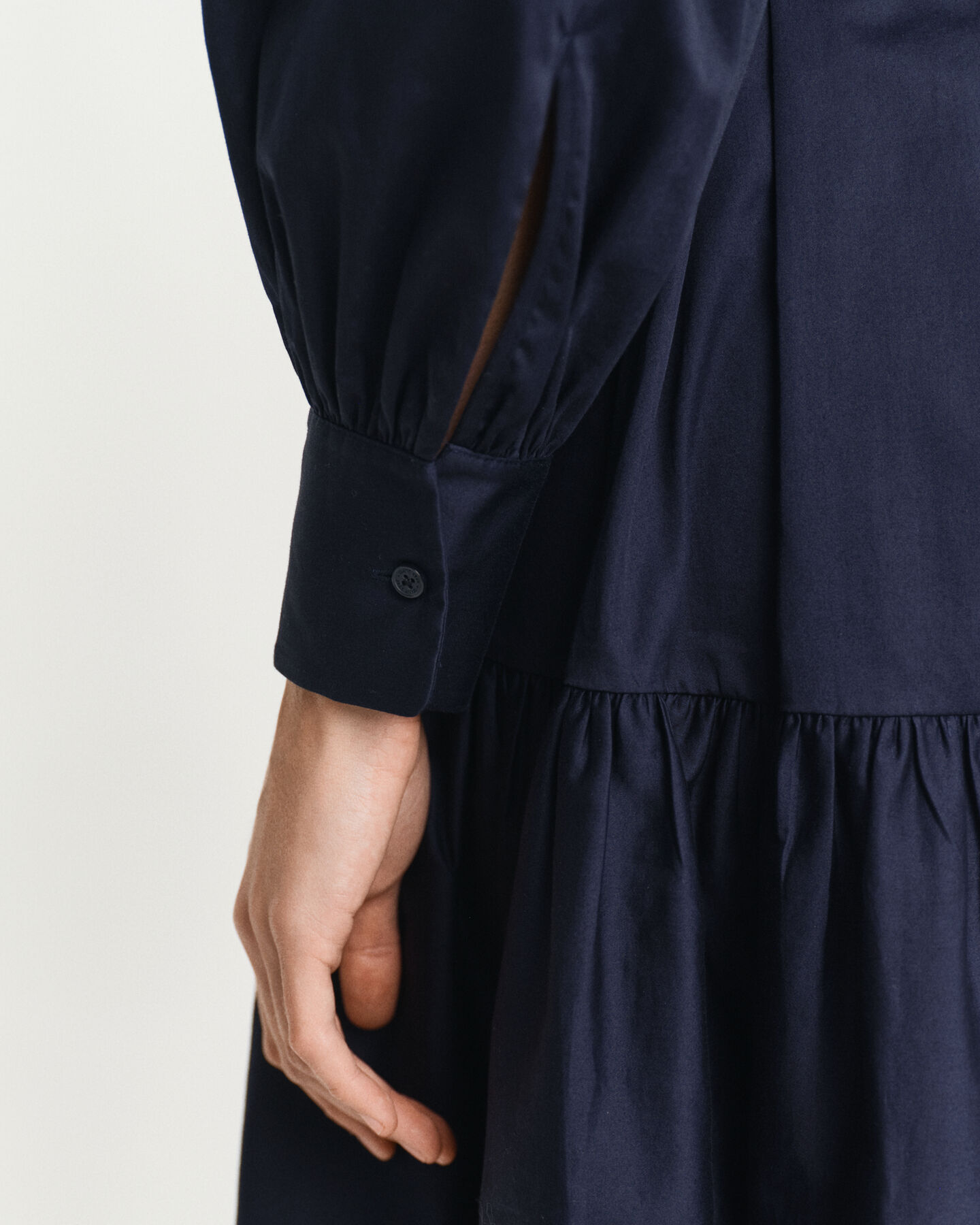 Vestido em cetim e algod&atilde;o