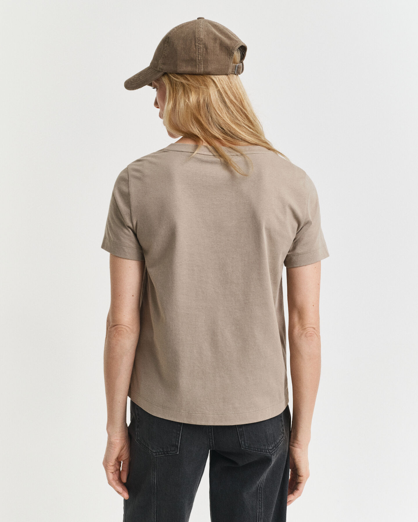 T-shirt com decote em V Shield