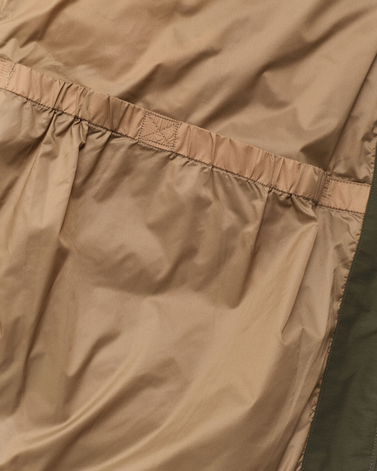 Blusão de penas de comprimento médio grosso