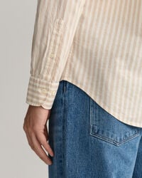 Camisa em linho e algodão às riscas corte normal