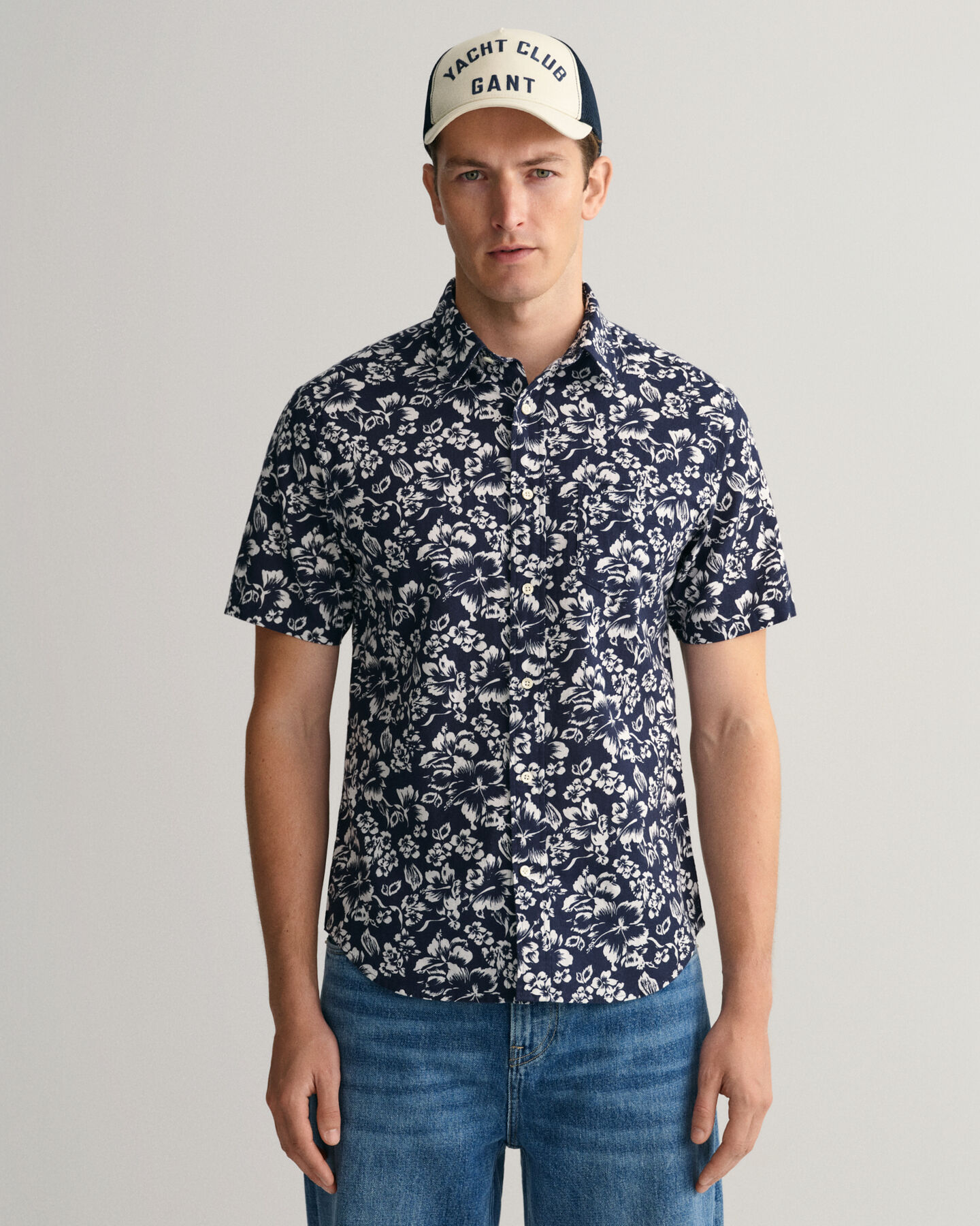 Camisa de manga curta em linho e algod&atilde;o com estampado Floral regular fit