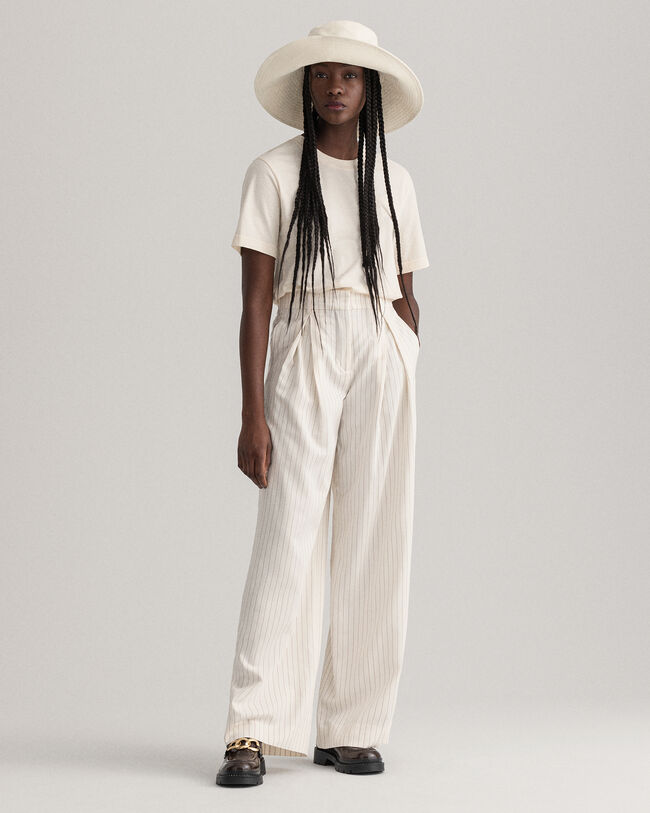 Cal&ccedil;as Pinstripe com pregas e perna larga