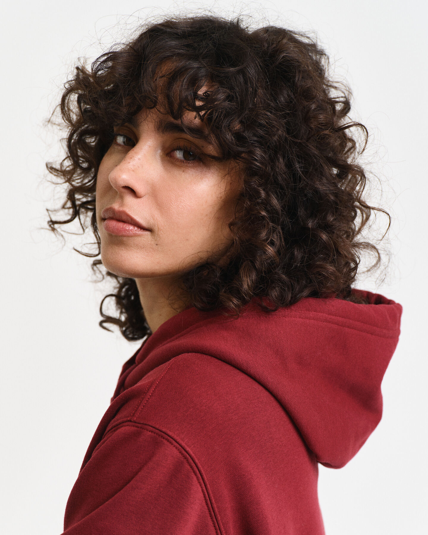 Sweatshirt com capuz e grafismo pequeno