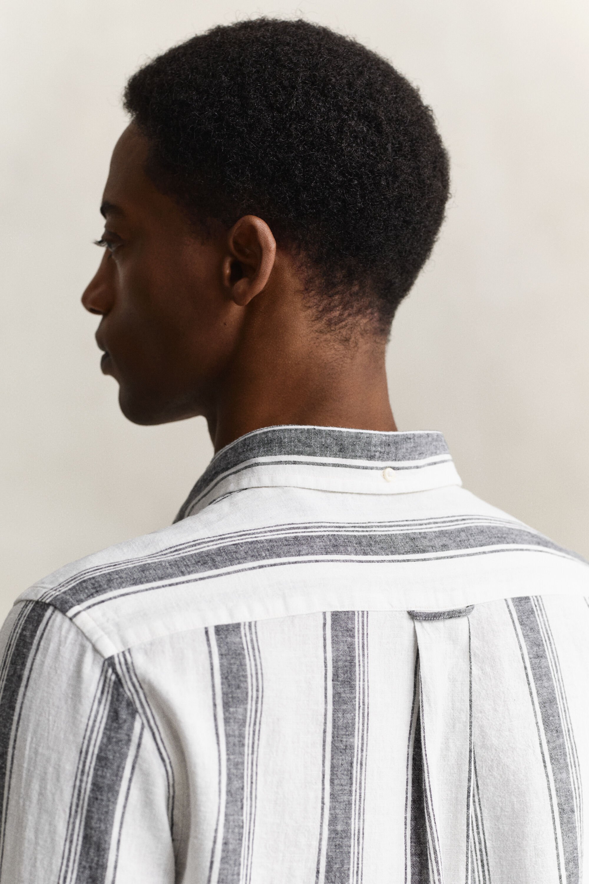 Camisa em mistura de linho às riscas