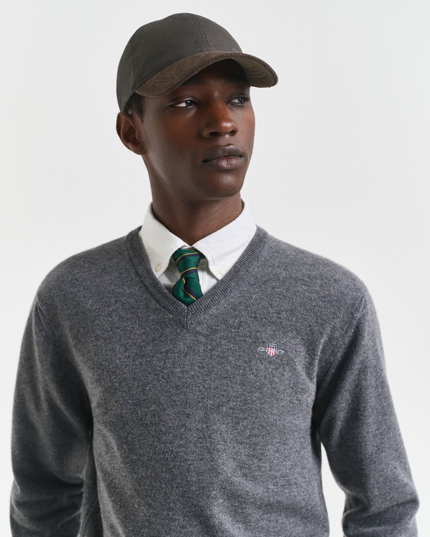 Pullover com decote em V em lã extrafina