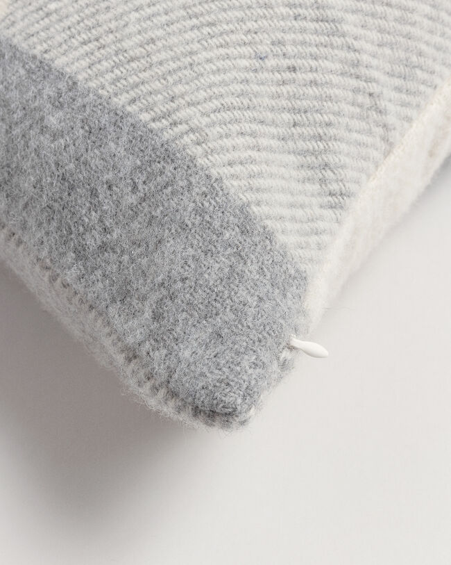 Almofada com padrão de xadrez