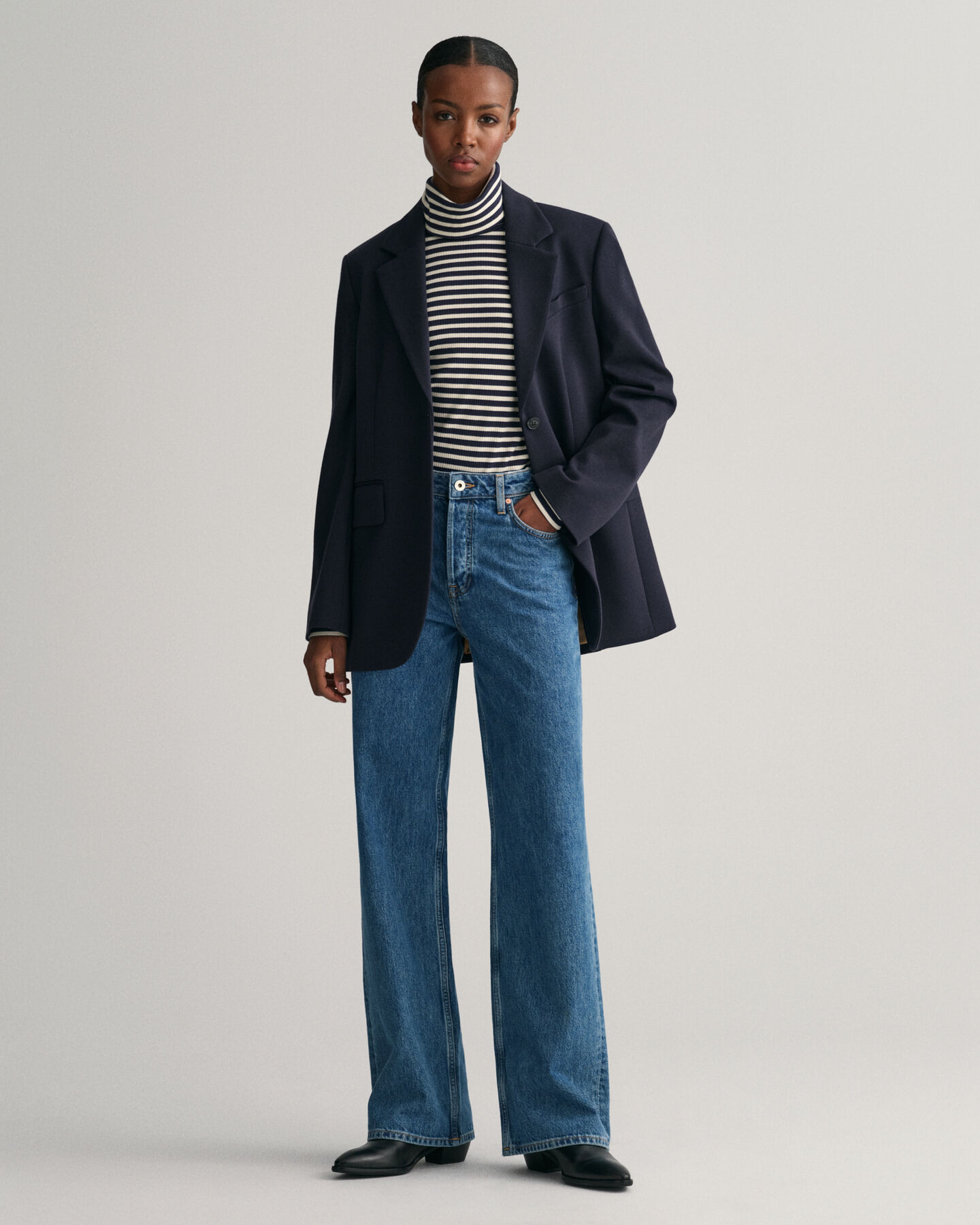 Camisola de manga comprida com gola alta em malha canelada às riscas