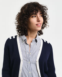 Casaco de malha com decote em V e detalhes contrastantes