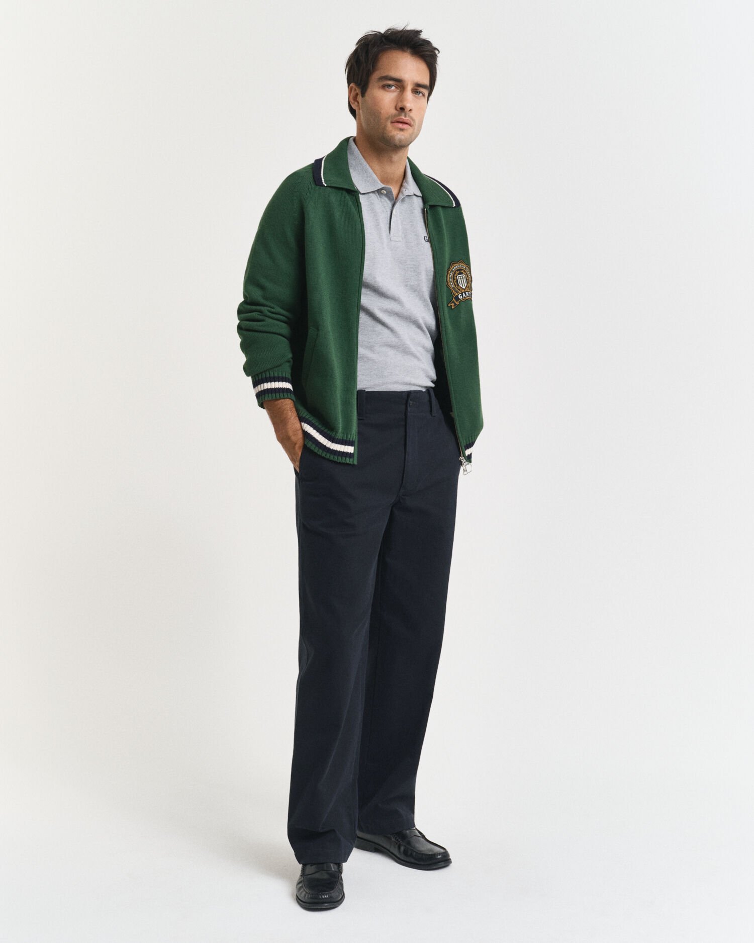 Polo com grafismo pequeno