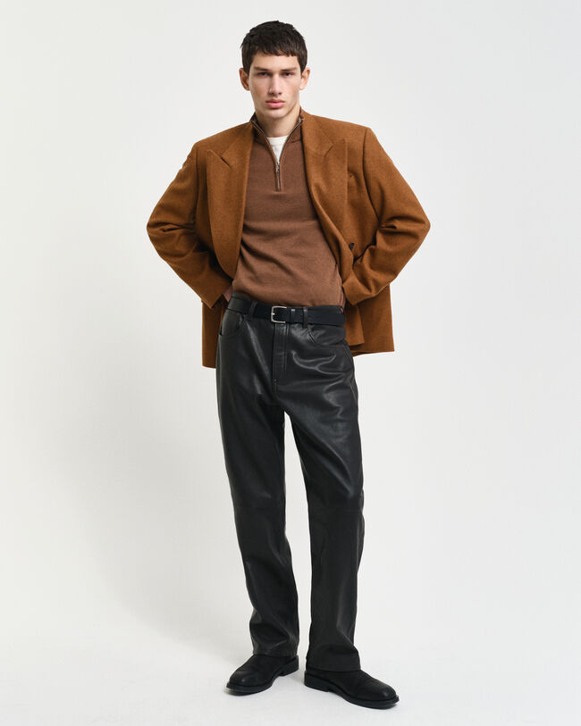 Cal&ccedil;as em pele com 5&nbsp;bolsos