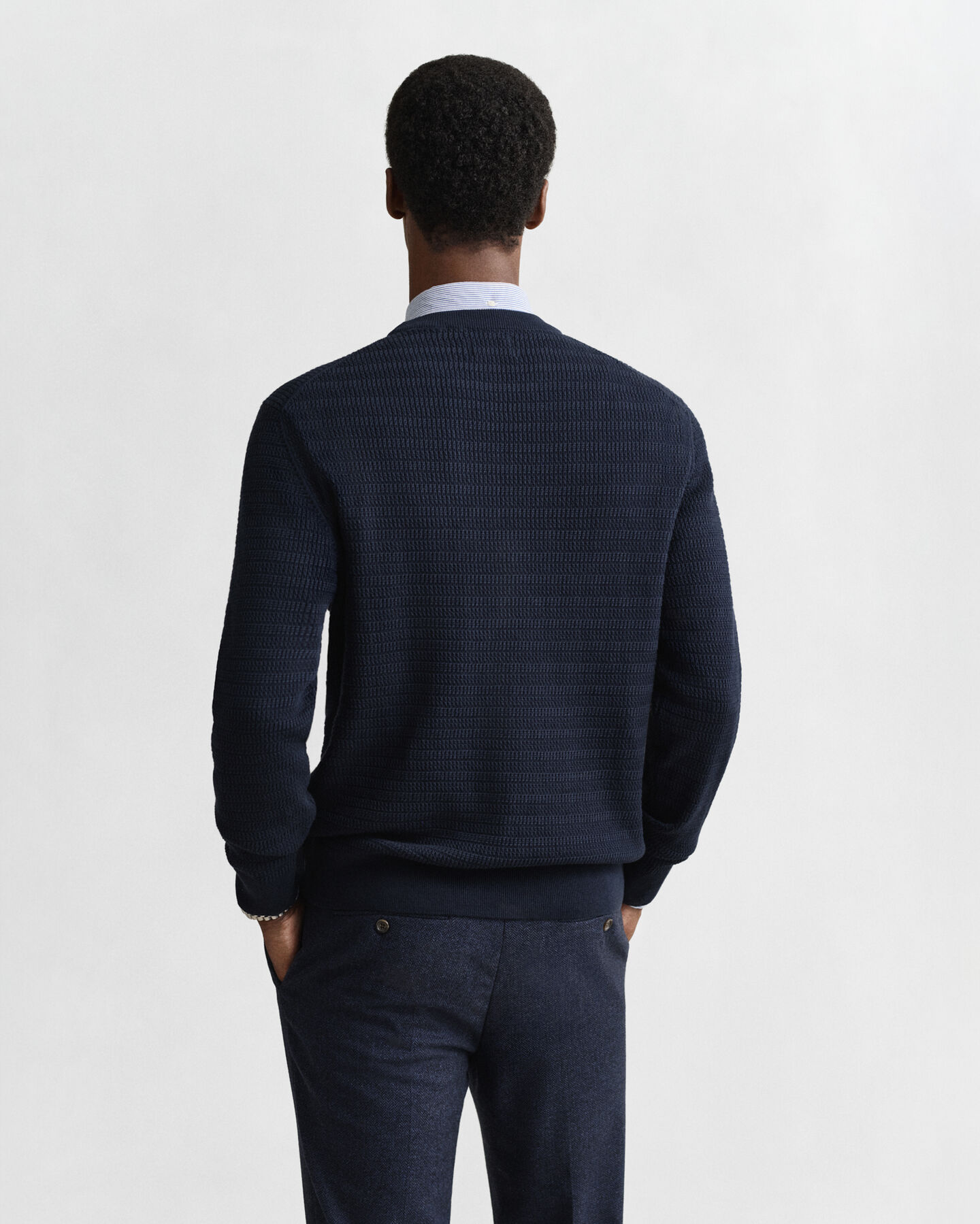 Camisola em mini malha entrançada com decote redondo