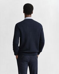 Camisola em mini malha entrançada com decote redondo