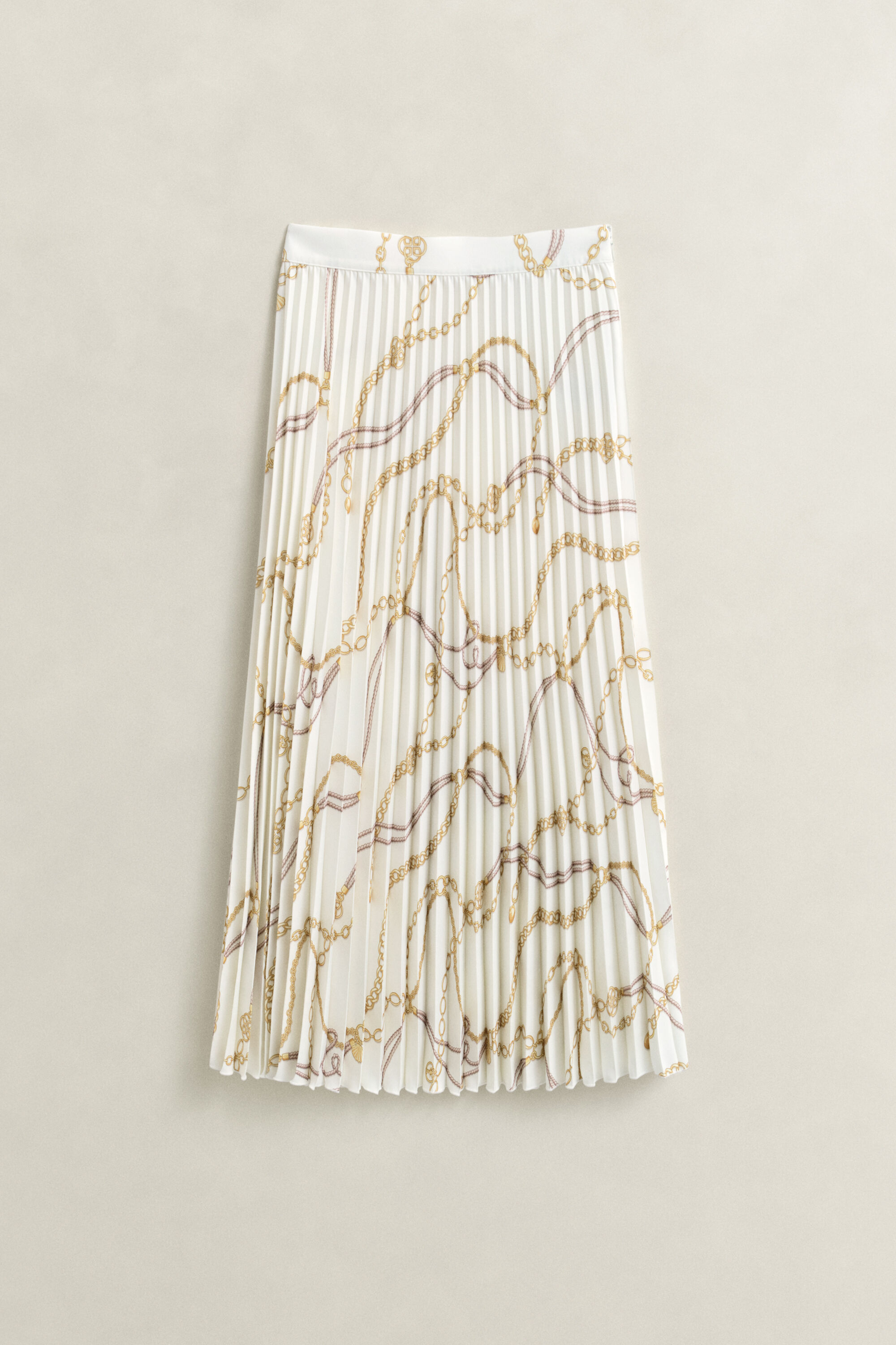 Saia de comprimento médio estampada e com pregas