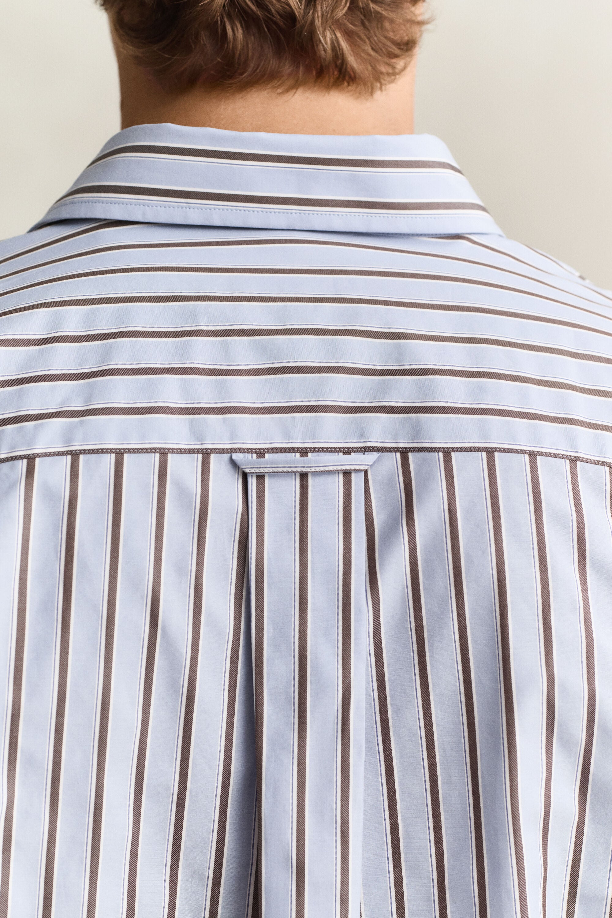 Camisa em tecido Dobby às riscas