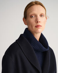 Blazer com cinto cosido à mão