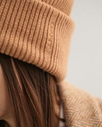 Gorro em lã canelada