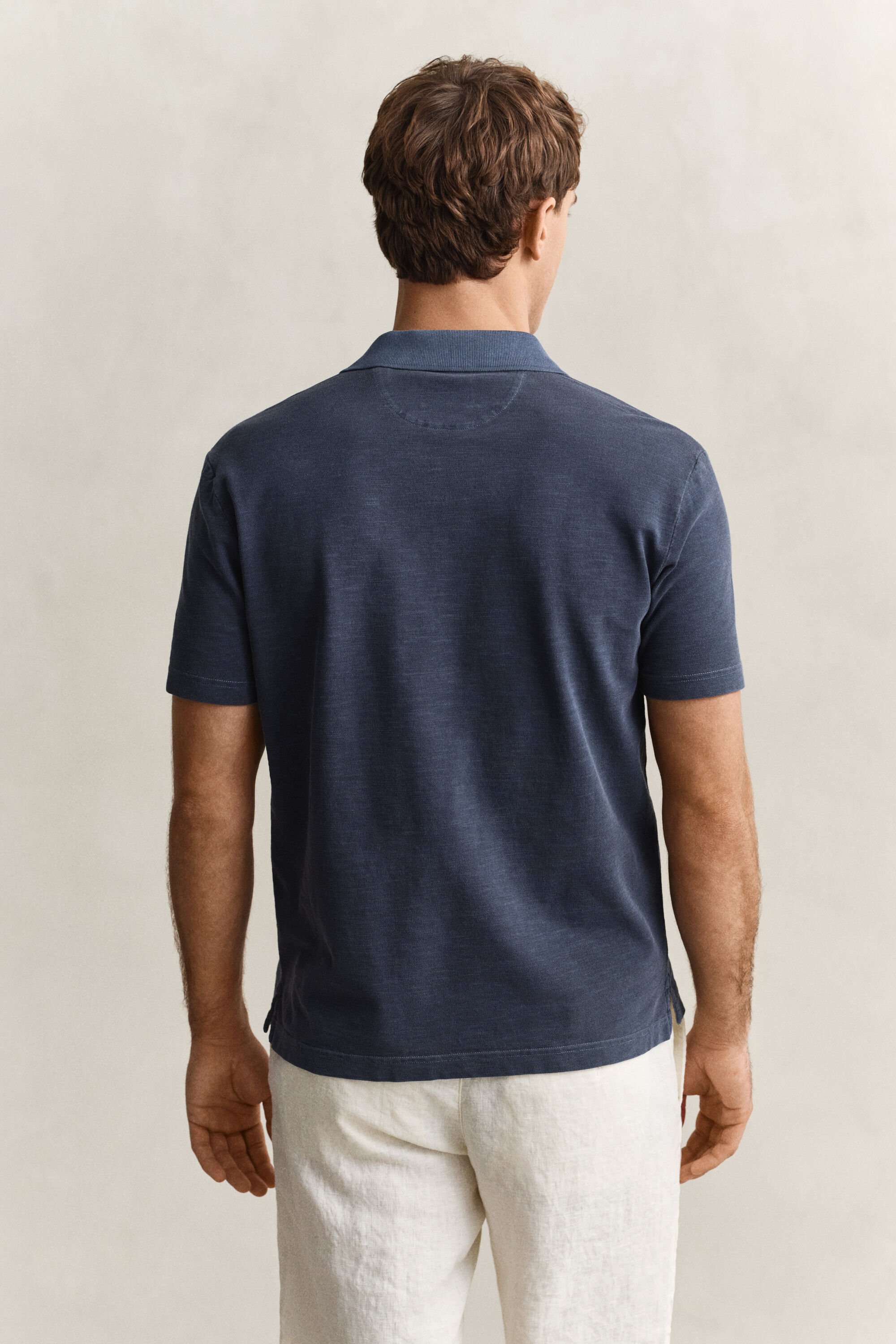 Polo com efeito desgastado