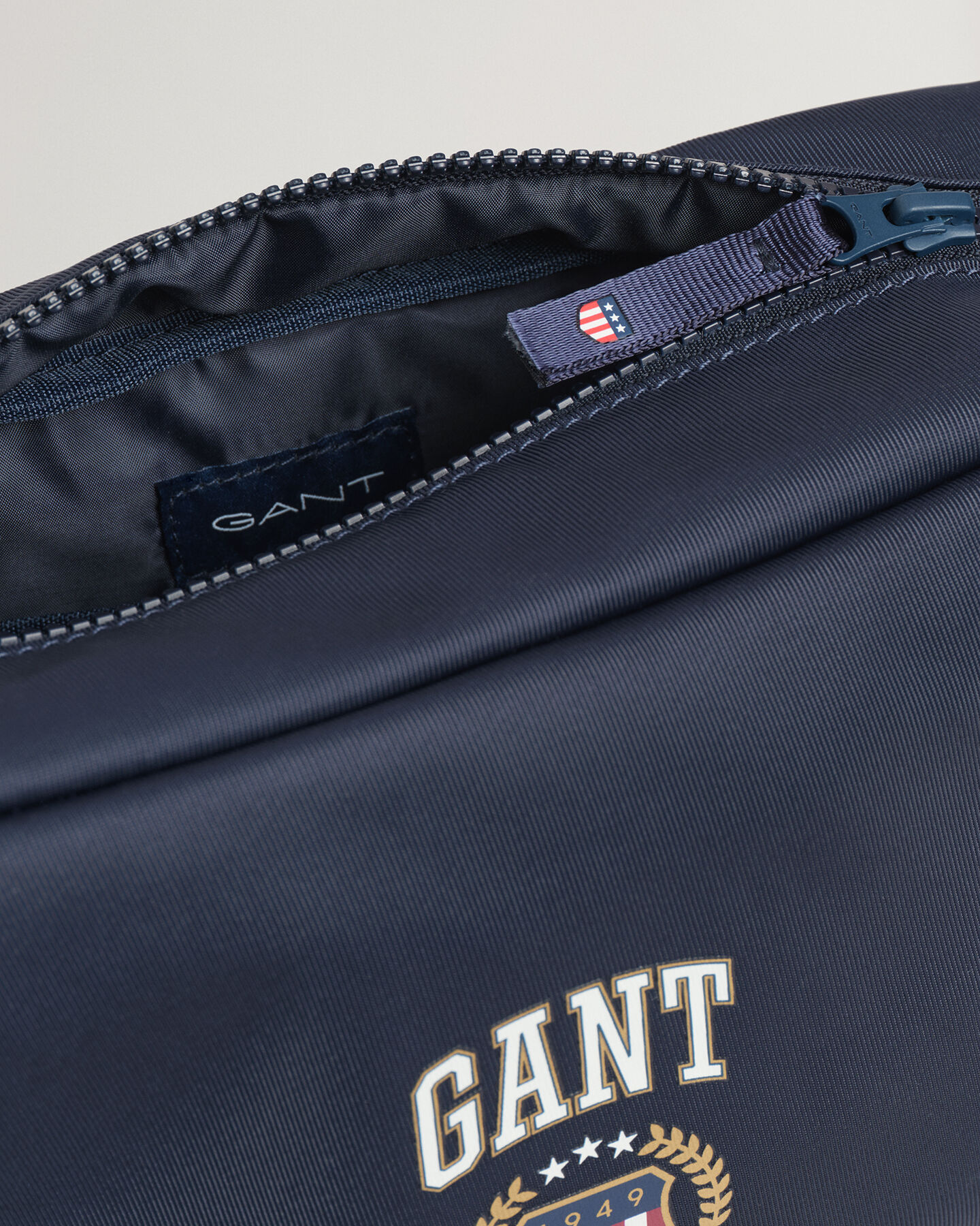 Nécessaire Retro Shield