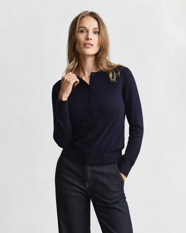 Casaco de malha com decote redondo leve