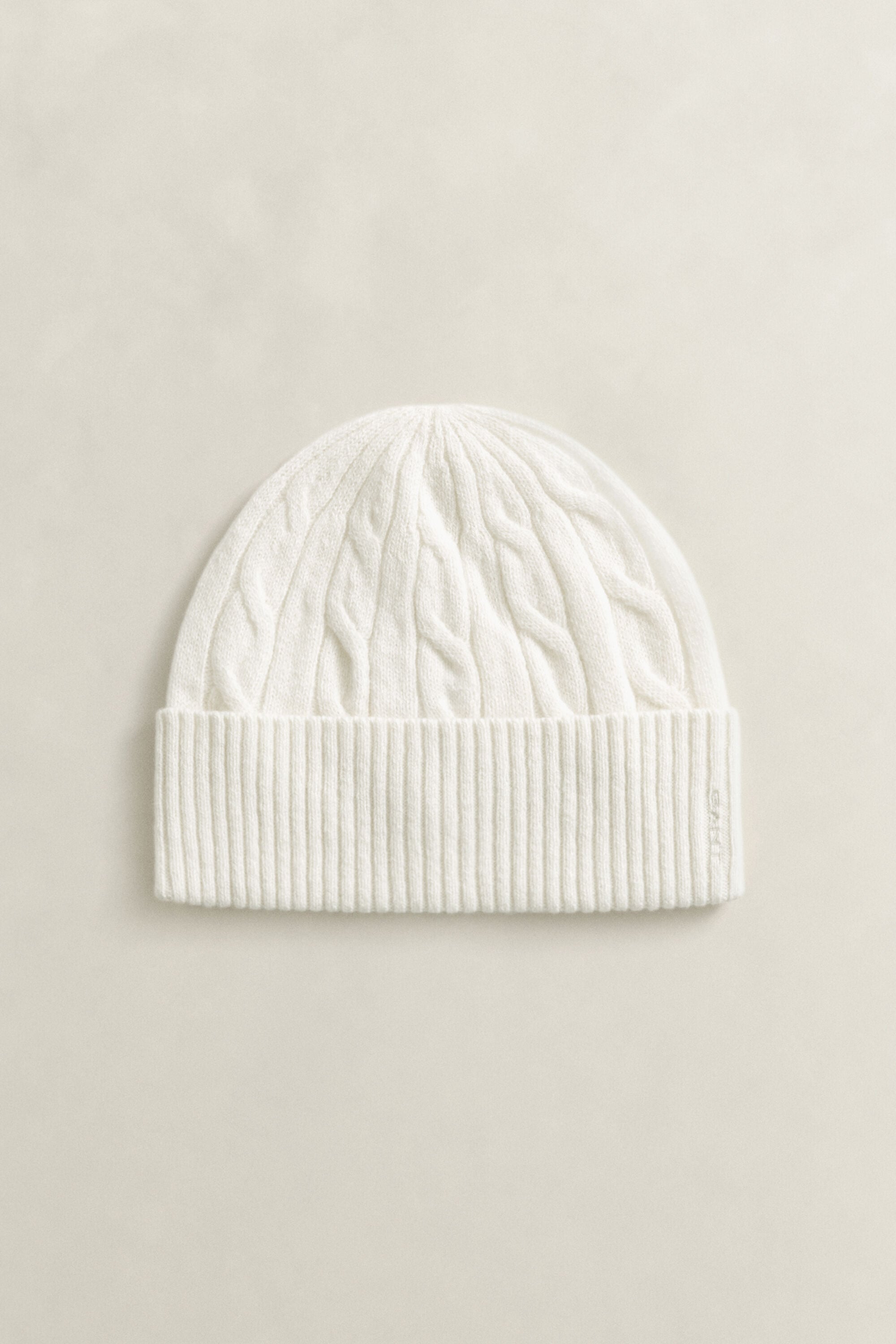 Gorro em malha entrançada de lã