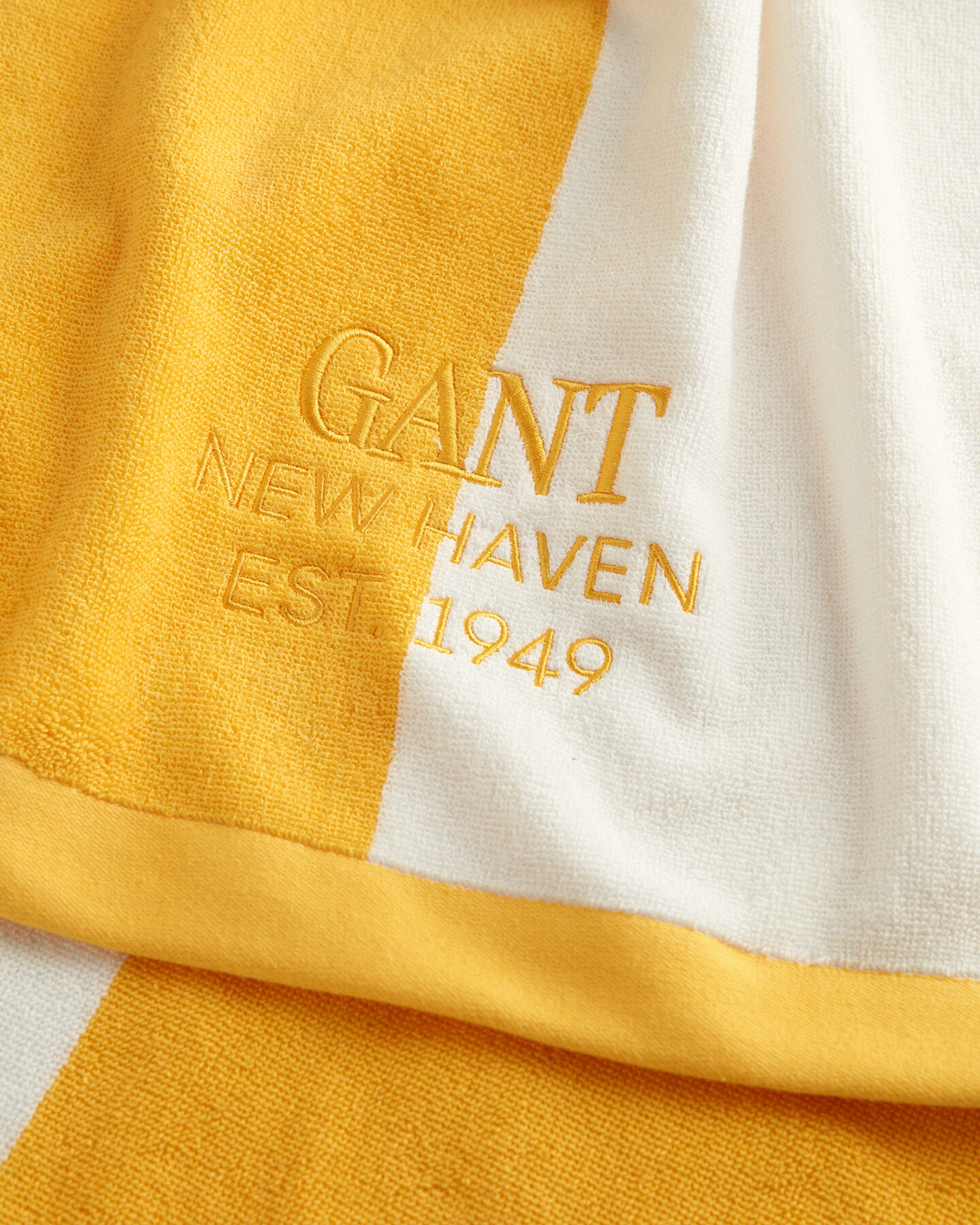 Toalha de praia às riscas arrojadas