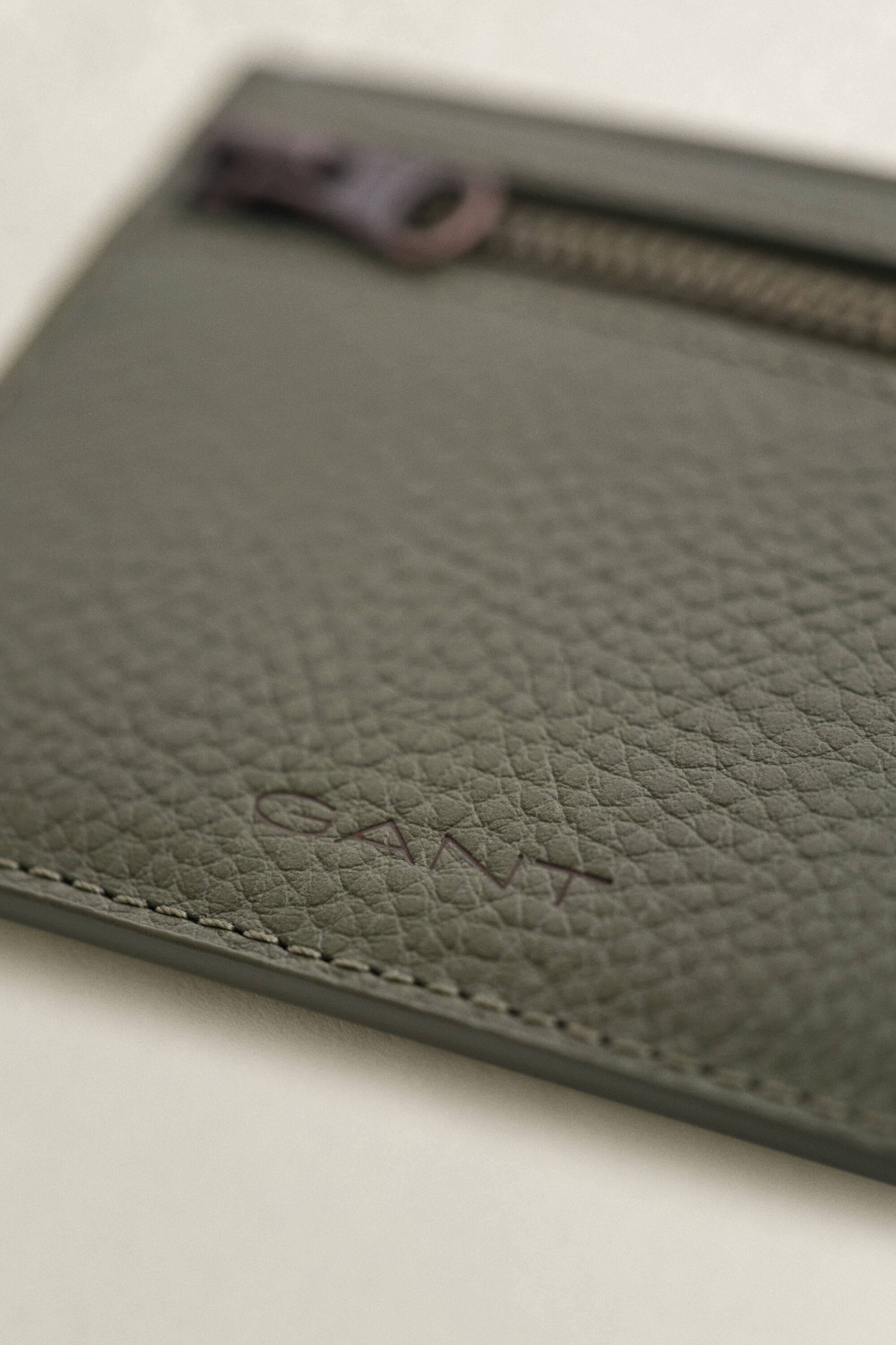 Porta-cartões em pele granulada