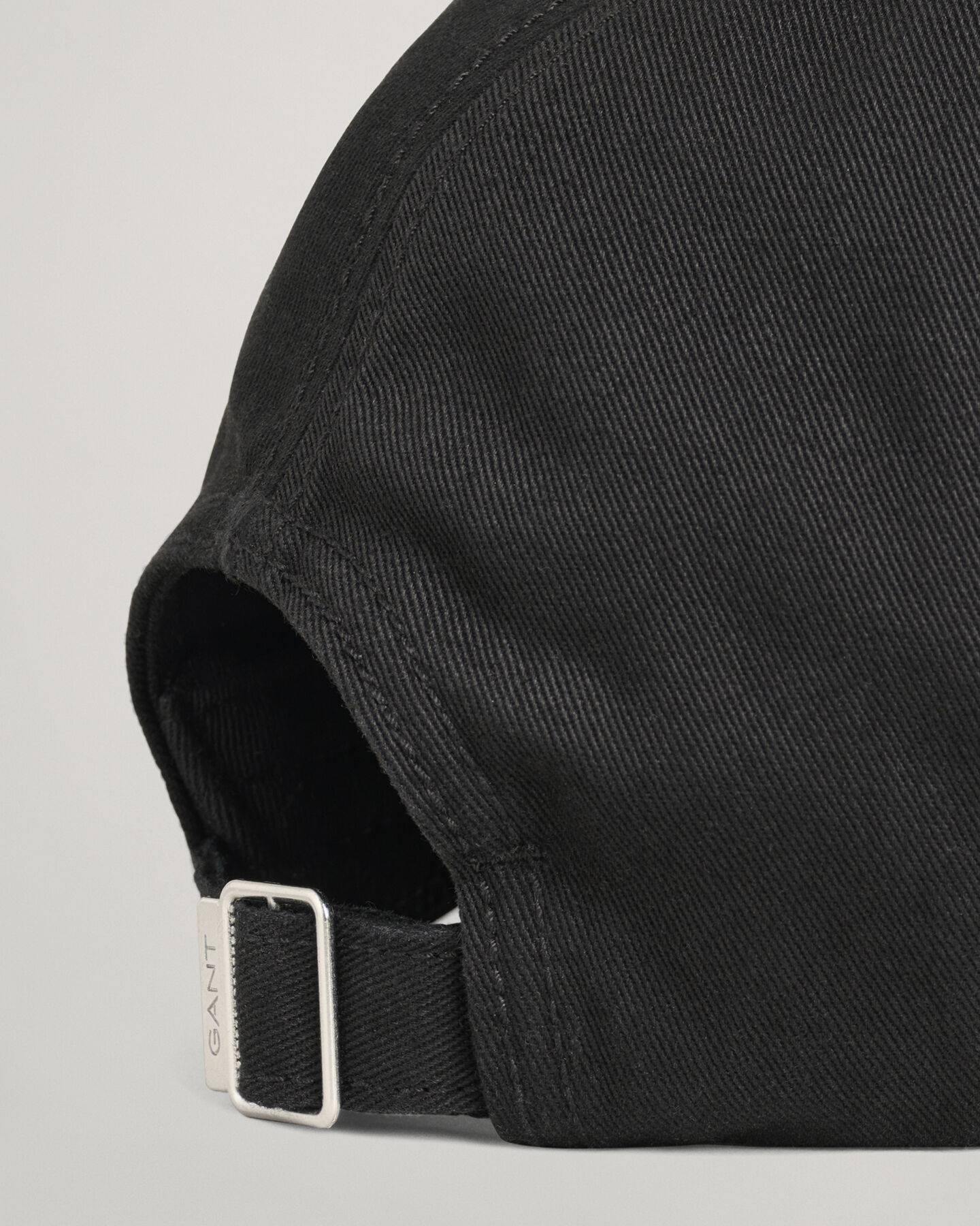 Bon&eacute; alto em sarja de algod&atilde;o