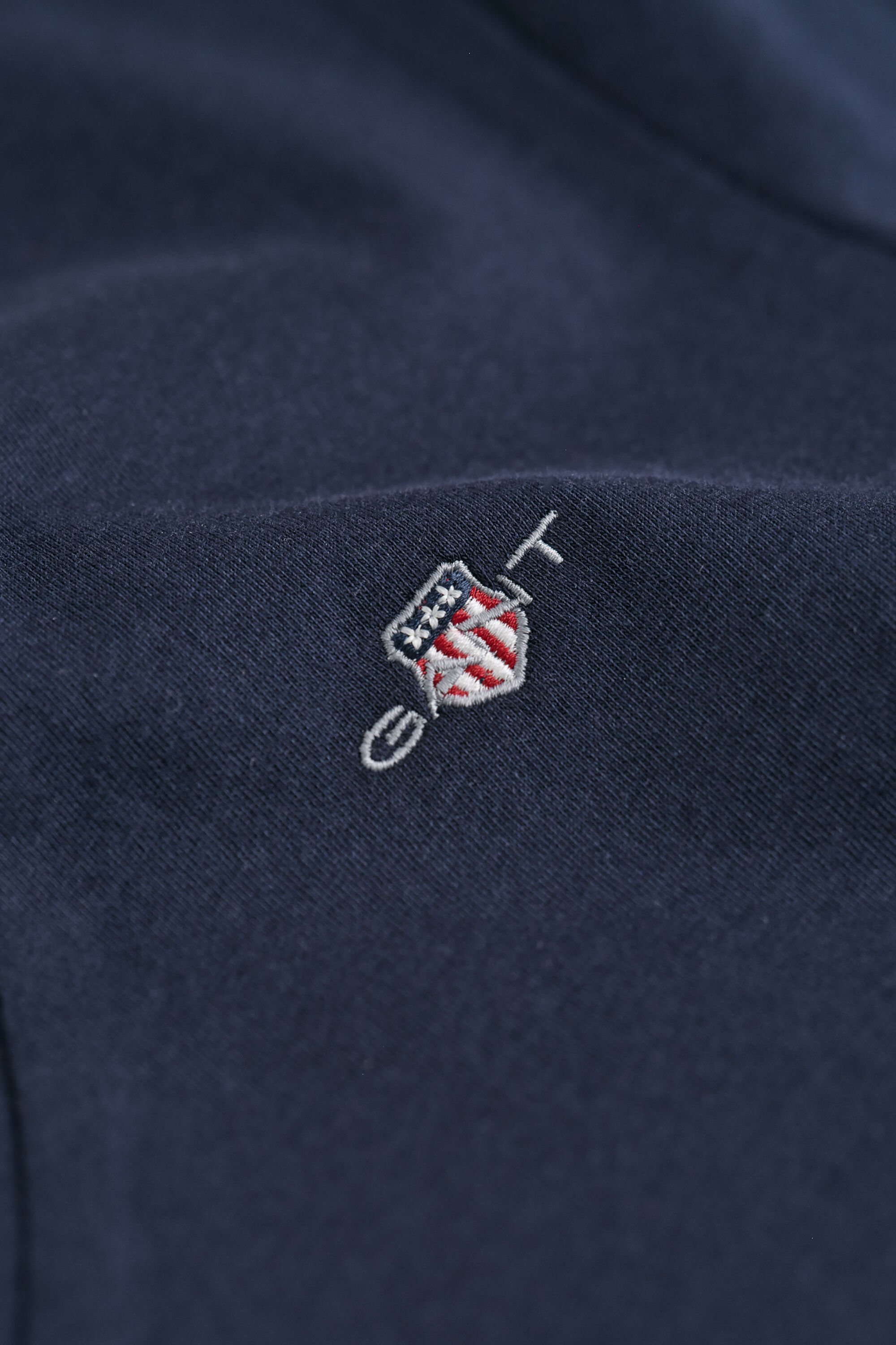 T-shirt com decote em V Shield