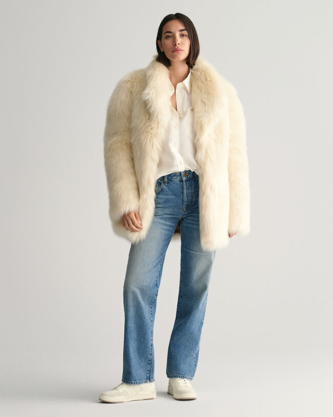 Sobretudo em pelo falso