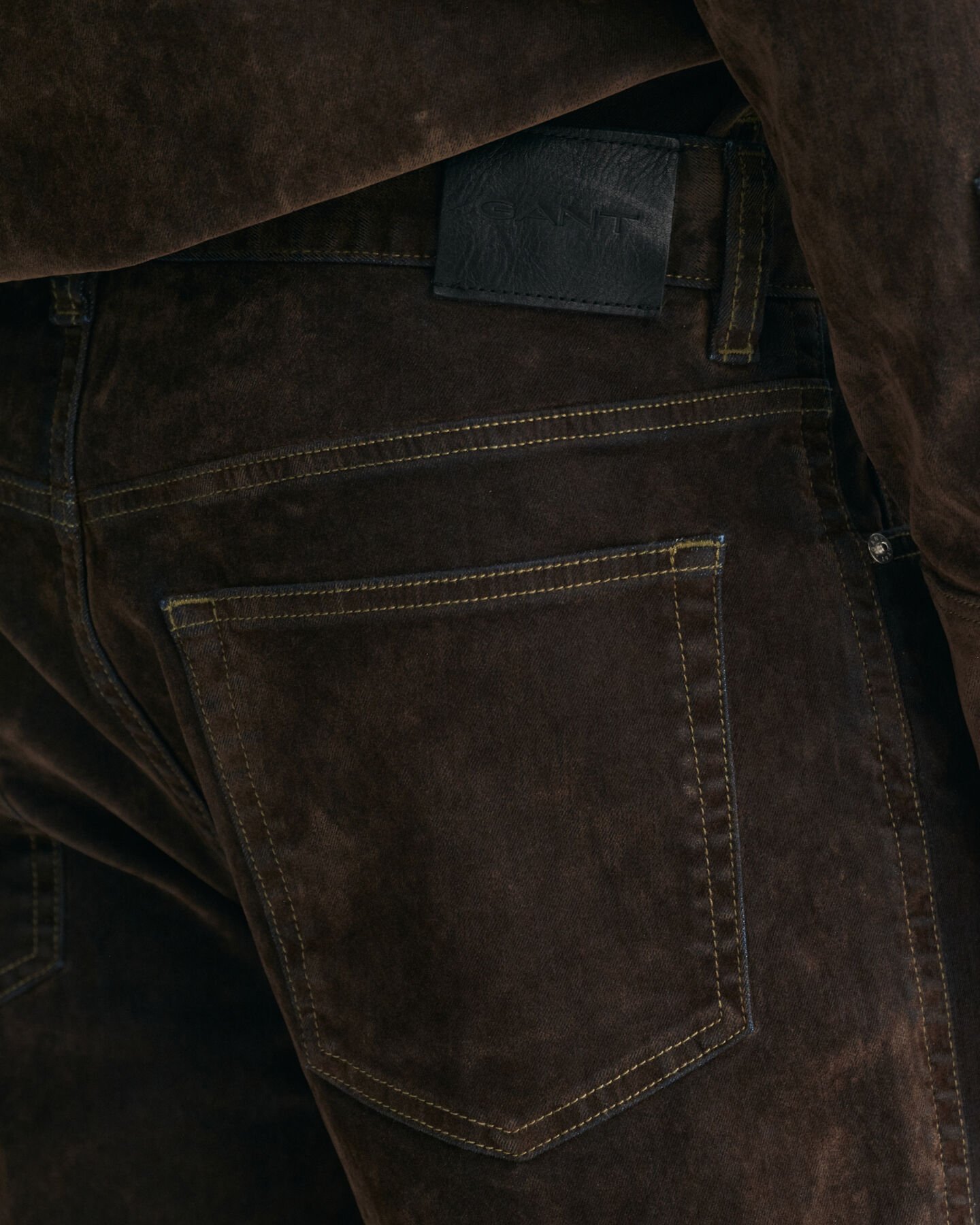 Cal&ccedil;as de ganga com acabamento aveludado Flocked relaxed fit