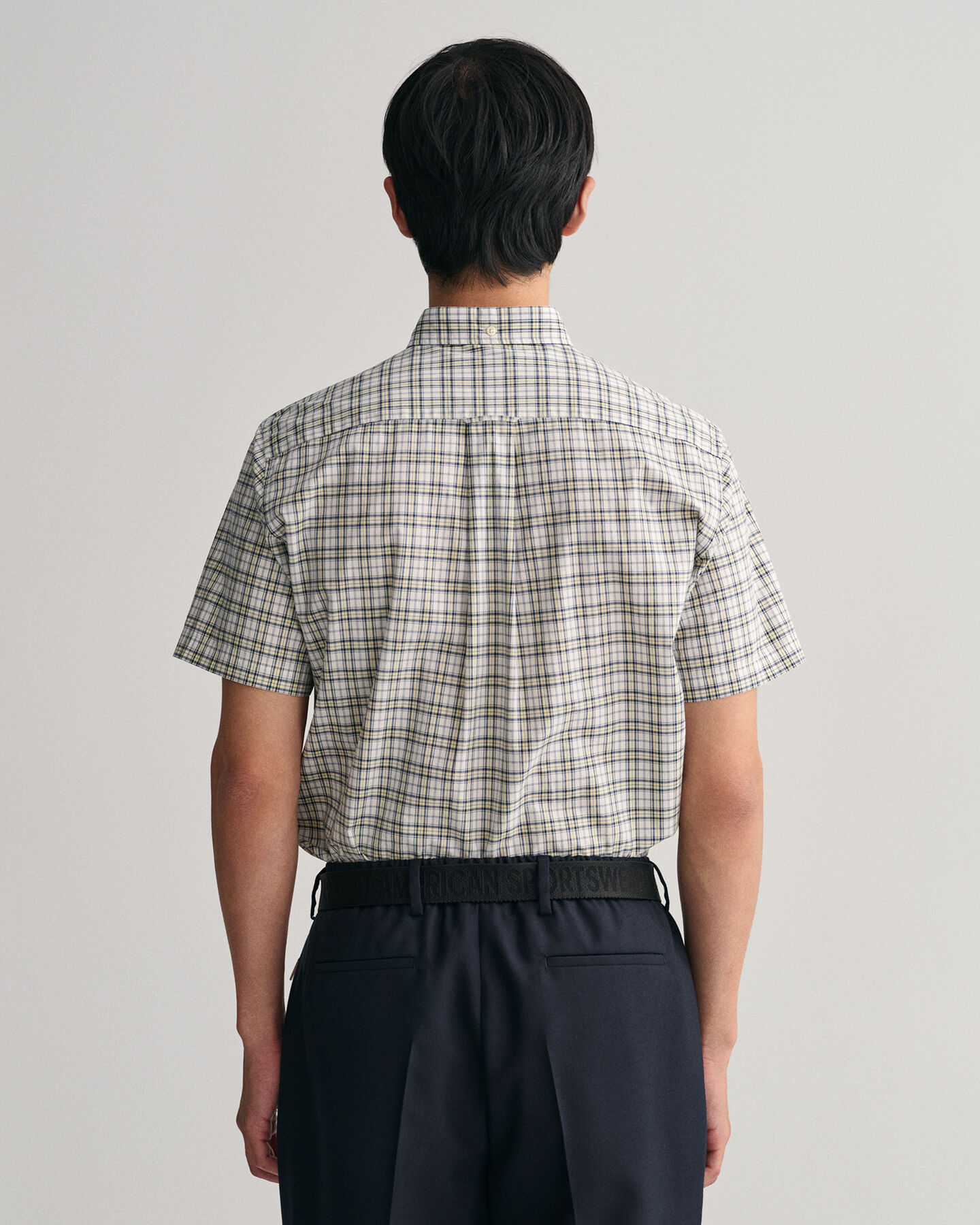 Camisa de manga curta em popelina com padr&atilde;o de xadrez micro corte normal